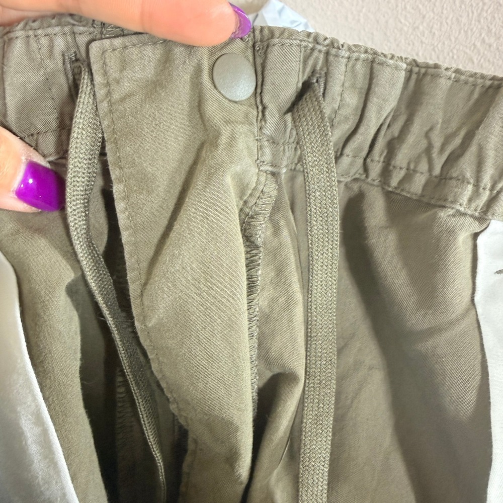 Uniqlo Wide Fit Parachute Military Green Nylon Cargo Pants Utility Drawstring L - Picture 6 of 8
